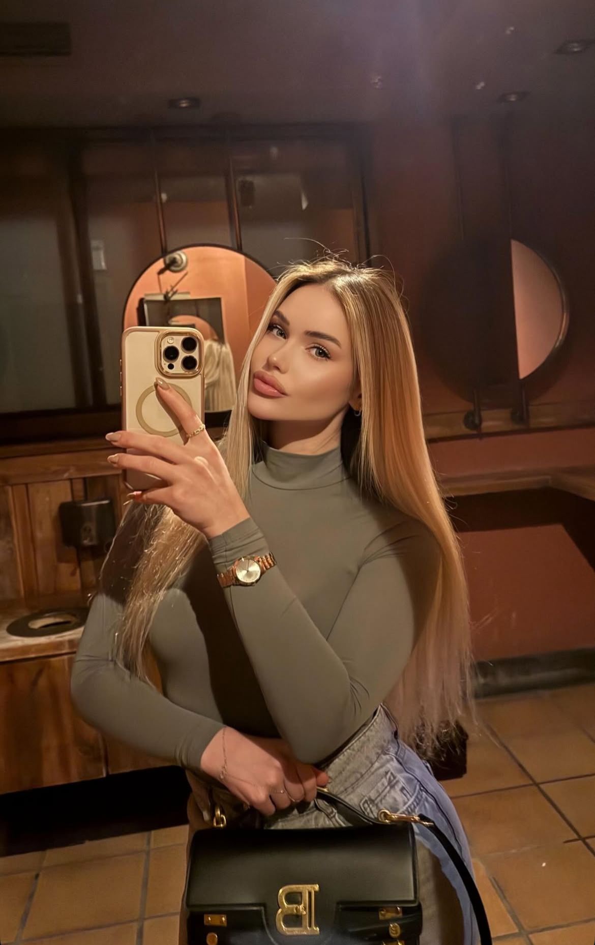 Tepebaşı Escort Elif ile Yakın Sohbet