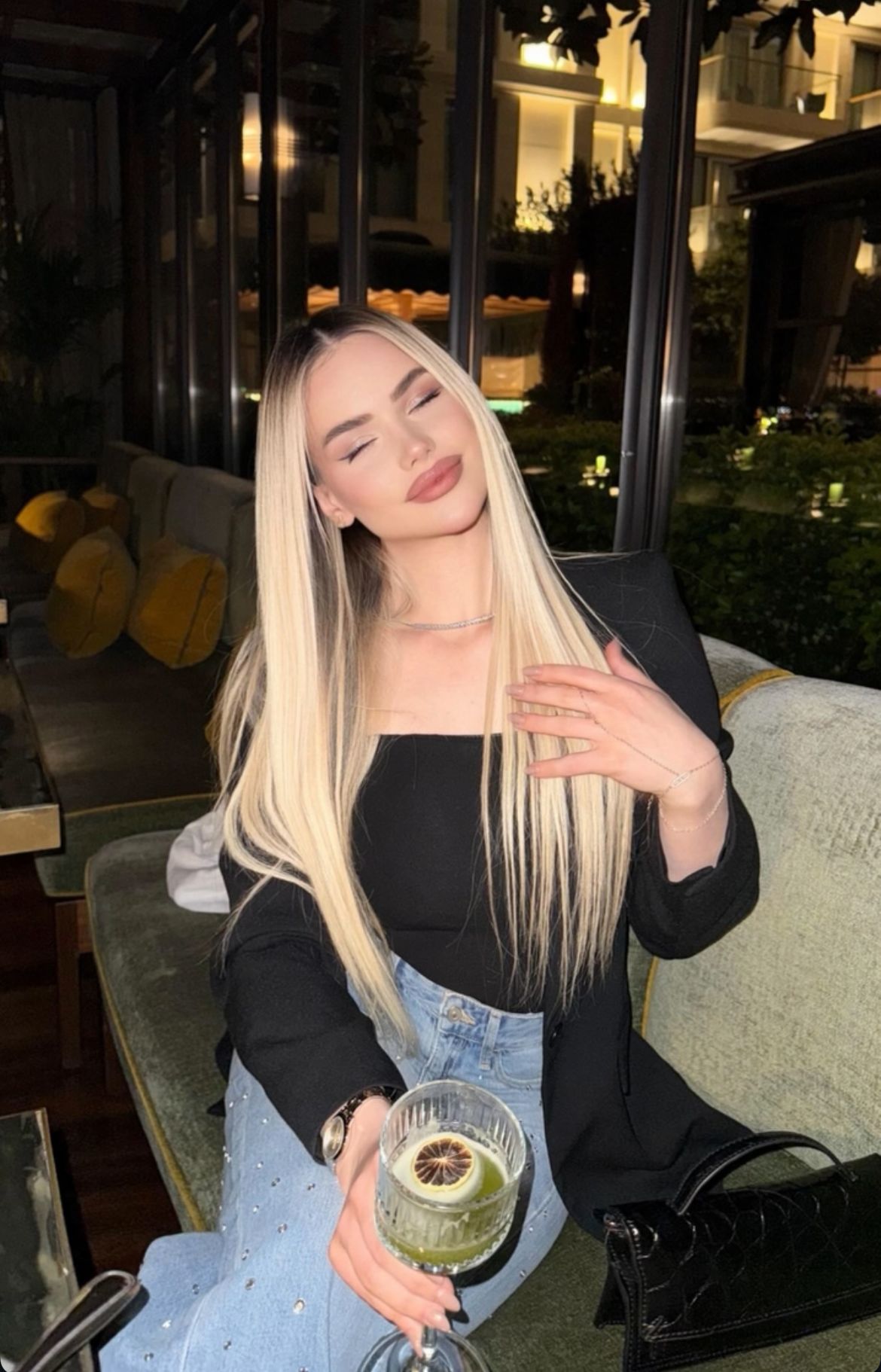 Yenibağlar Escort Elif ile Yakın Sohbet